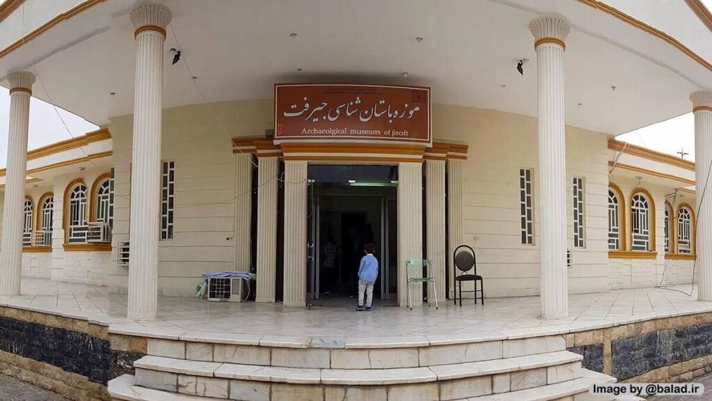 نمایش آثاری از یک تمدن رازآلود باستانی در موزه باستان‌شناسی جیرفت